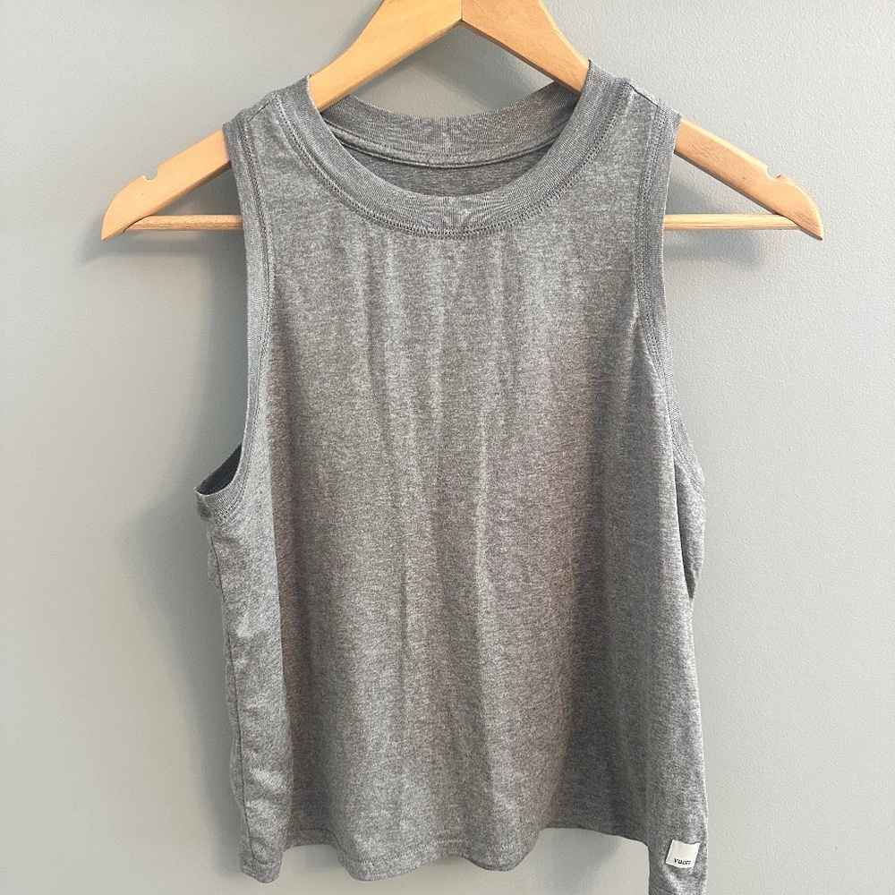 Vuori Heather grey crop tank